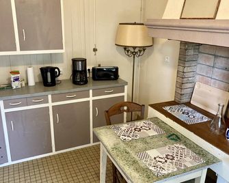 House for 2 adults + 2 children, 30 min from the ocean and 5 min from a large lake! - Labouheyre - Kitchen