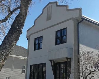 Brand New 1 Br 1 Bath Close To All Walkable - Edmonton - Building