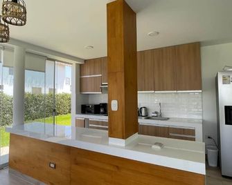 HOP Odaiba Exclusiva Laguna y Playa en Chincha - El Carmen - Kitchen