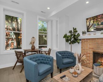 3BD West Town Gem: Explore the Windy City in Style - Chicago - Living room