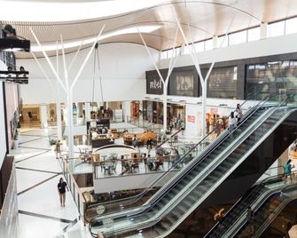 Central Located 1-Bed with Gym, Sauna and Pool - Chatswood - Lobby