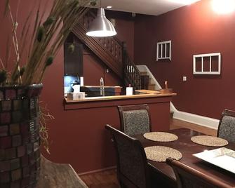 Tres House - an experience, three floors high. - Covington - Dining room