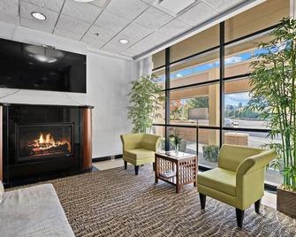 Comfort Inn and Suites Downtown Tacoma - Tacoma - Lobby