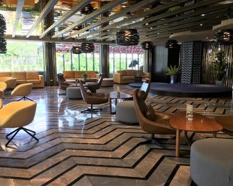 M Hotel Danok - Sadao - Lounge