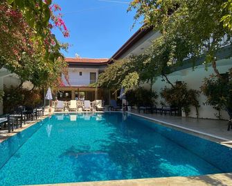 SO butique hotel - Ortaca - Piscina