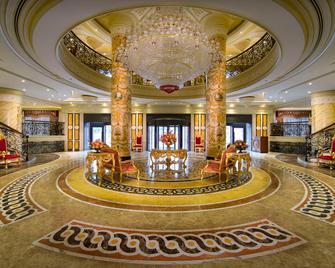 Royal Rose Abu Dhabi, a Curio Collection by Hilton Affiliated Hotel - אבו דאבי - לובי