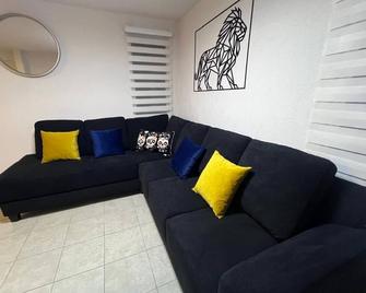 Nice, cozy, familiar and centrally located apartment - Tlaquepaque - Living room