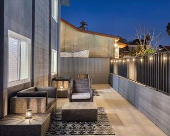 Leyla Pool Spa Min to Downtown Freeways Beaches - San Diego - Patio