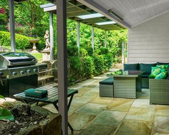 Capers Cottage and Barn Accommodation - Cessnock - Patio