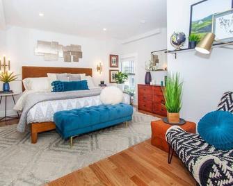 Cozy Apartment | Near T - Boston