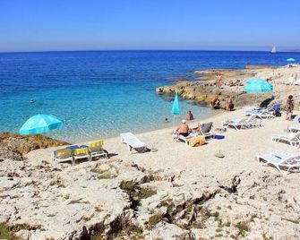 Apartments by the sea Mali Losinj (Losinj) - 15221 - Mali Lošinj - Platja