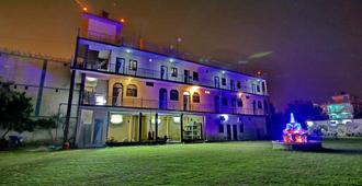 Hotel Mangalam Palace - Lucknow Airport - Lucknow - Edificio