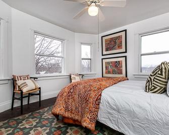Pool with 5 beds downtown - Dyersville - Schlafzimmer