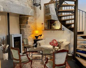 Petit Gite D'arriere-Cour Au Pied Du Cha - Combourg - Salon