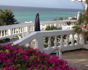 Deluxe Studio Condo Overlooking Bay - Montego Bay - Balcony