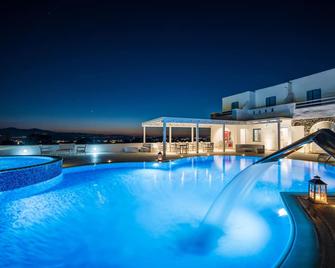 Cycladic Islands Hotel & Spa - Agia Anna - Piscina
