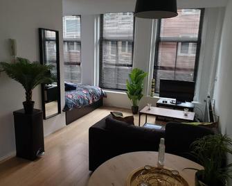 Recharge Hostel - روتردام - غرفة معيشة