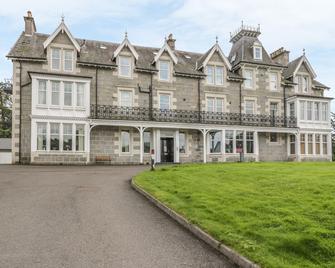 10 Monarch Country Apartments - Newtonmore - Building