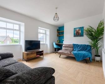 Sugar Loaf Loft, Abergavenny Town Centre - Abergavenny - Living room