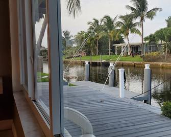 Luxury Waterfront Vacation Home! Heated Pool and Hot tub /Jacuzzi,5min to Beach - Fort Lauderdale - Außenansicht