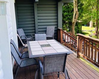 The Perfect Lake Getaway! - Paw Paw - Balcony