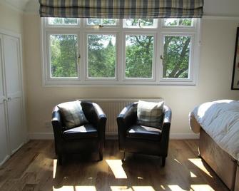 Shieling Beag - An Apartment That Sleeps 2 Guests In 1 Bedroom - Banchory - Living room