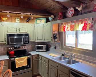 Beautiful Cabin with Gorgeous Riverbend View. Great for fishing! Newly Renovated - Branch - Kitchen