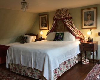 Old Newton of Doune is a small castle near Doune in the centre of Scotland. - Doune - Bedroom