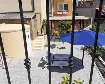 Chic Coastal Hill Escape - Ventimiglia - Balcone