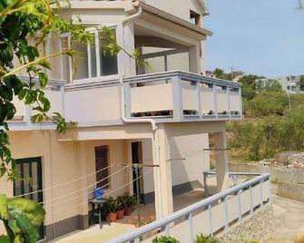 Apartment Davor - Sali