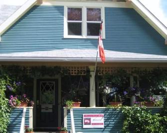 Phoenix House B&B - Stettler - Будівля