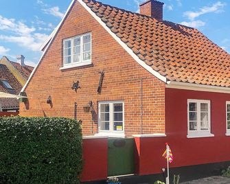4 person holiday home in Ærøskøbing-By Traum - Ærøskøbing - Building