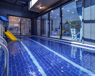 Sangju Aie Sarang Kids Pool Villa - Boeun - Piscina