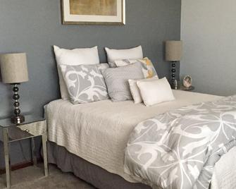 Awesome and Spacious, updated 2 bedroom Condo - Grand Island - Bedroom