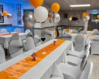 The Sandringham Court Hotel and Apartment - בלקפול - מסעדה