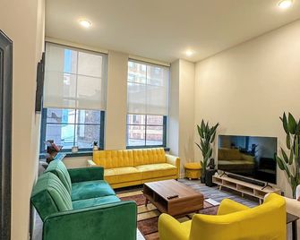 Your Downtown Oasis, Pool Gym in Building Steps from Dining and Top Sights - Cleveland - Stue
