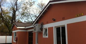 Kingbed Guest House - Francistown - Building