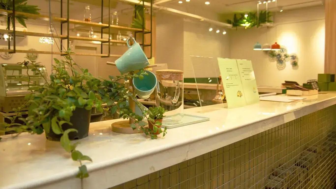 Folk Poshtel Asok