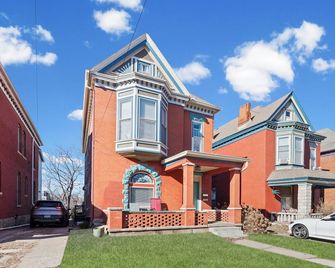 Charming Kc 2br 1 Bath Downtown Access in-Unit Laundry - Kansas City - Edificio