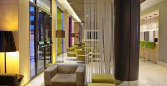 DoubleTree by Hilton Girona - Girona - Lobby