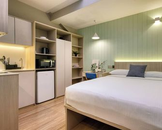Hmlet Essentials Kallang - Singapour
