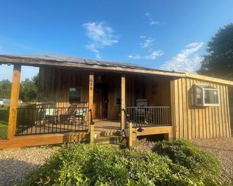 Breath of Fresh Air Cabin great place to relax - Pilot Mountain - Patio