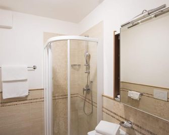 Hotel San Valier - Cavalese - Bathroom