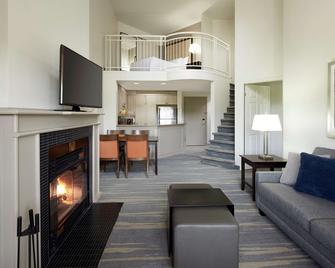 Homewood Suites by Hilton Mont-Tremblant Resort - Mont-Tremblant - Living room