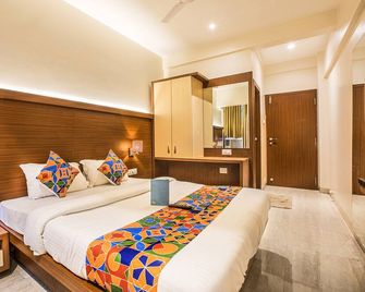 FabHotel Spring inn - Mumbai - Bedroom