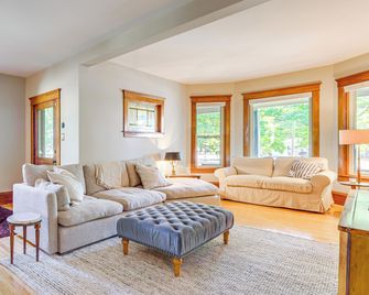 Near Lake Historic Boyne City Home With - Boyne City - Living room