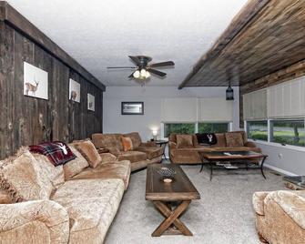Camelback Rd Rancher- On One Acre & Near Attractions - Tannersville - Sala de estar