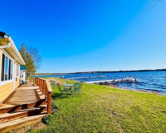 Lakeside Cabin on Lake Noquebay - Including Your Own Pier, Kayak/Canoes, & More! - Crivitz - Playa