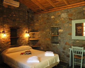 Gera's Olive Grove - Elaionas Lesvou - Perama - Bedroom