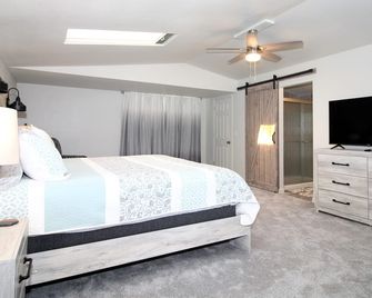 Caddy Shack 2- Charming 3-bedroom totally remodeled with AC and WiFi in Montrose - Montrose - Bedroom